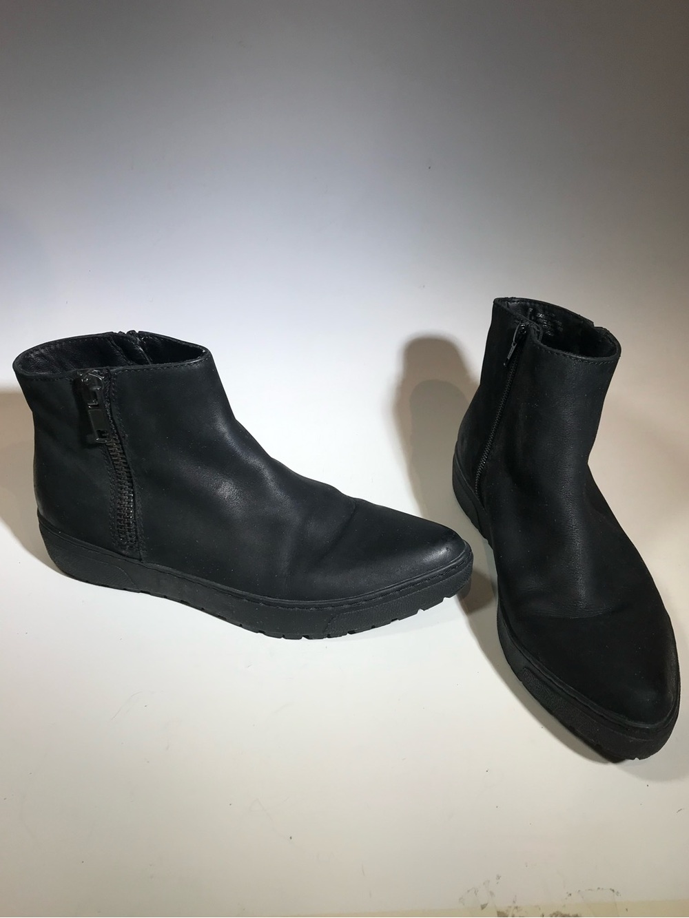 Steve Madden Women's Black Nubuck Leather Ankle Zip Booties-10M- New